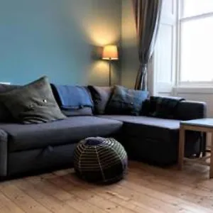 Bright Modern Arthurs Seat 2 Bedroom Apartment